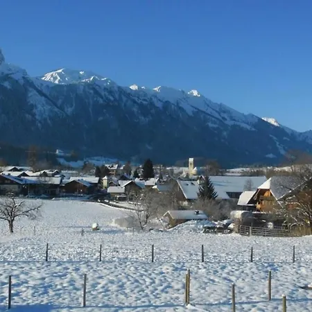 Mit Herrlicher Aussicht Auf Stockhorn Und Niesen *