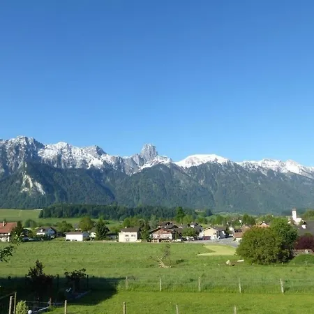 شقة Mit Herrlicher Aussicht Auf Stockhorn Und Niesen